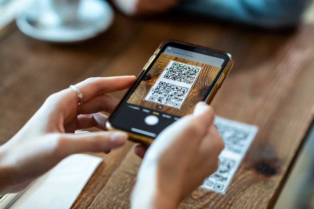 I QR code sono ormai dappertutto e il loro utilizzo cresce ogni giorno di più. Grazie a questa tecnologia innovativa, è possibile pagare ovunque e in qualsiasi momento, tramite il proprio smartphone.