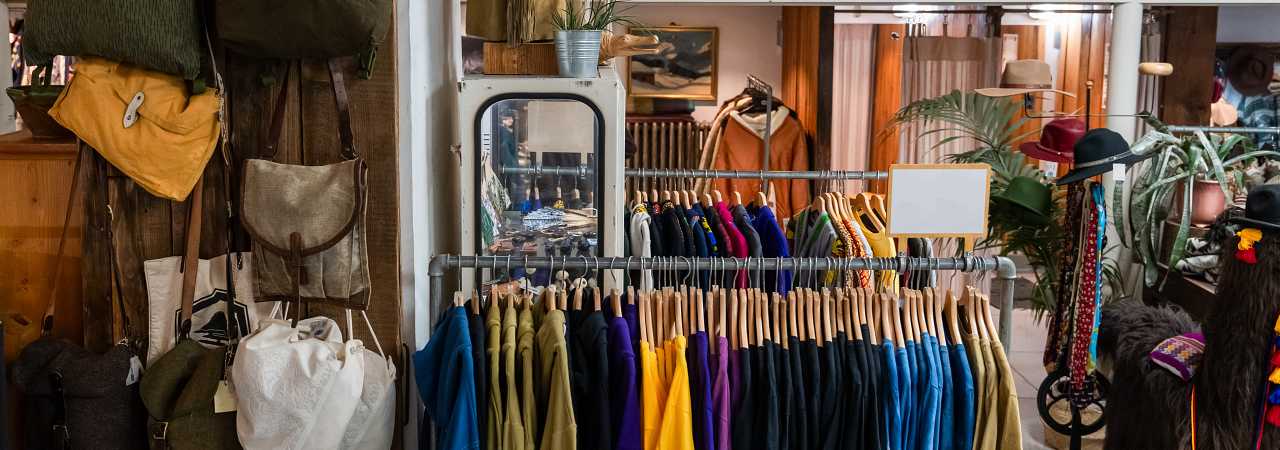 Come aprire un negozio online di abbigliamento vintage: consigli pratici per avviare il tuo brand