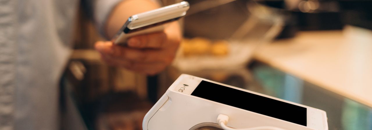 Pagamenti POS facili e sicuri: guida ai terminali per negozi e attività online