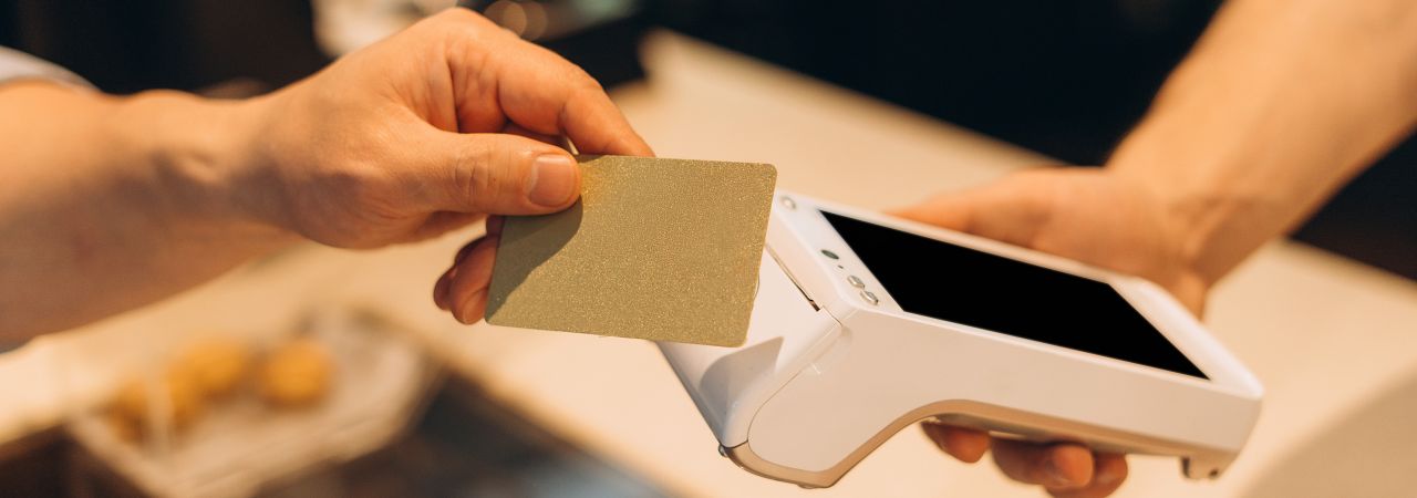 Contactless, sostenibilità e IA: 8 trend dei pagamenti che trasformano la mobilità urbana