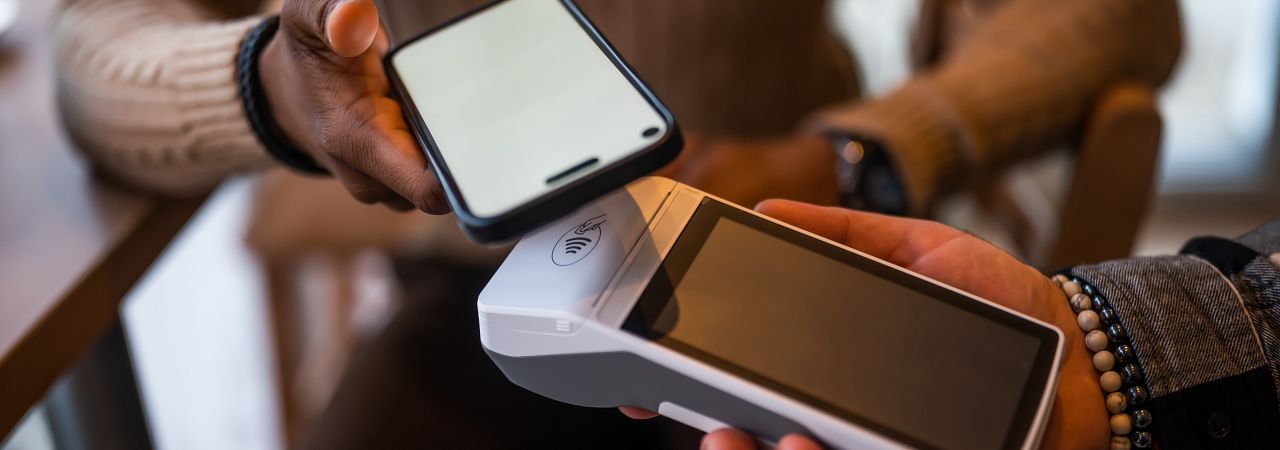Carte, smartphone e wearable: i driver strategici dei pagamenti digitali in Italia