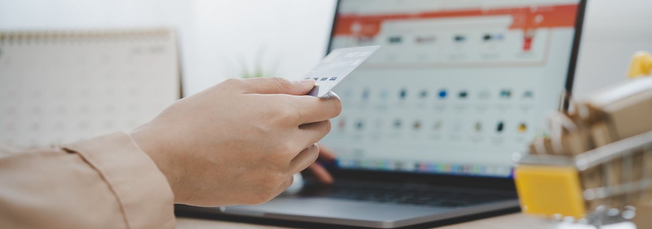 Acquisti online sicuri: come l’AI previene le frodi doganali